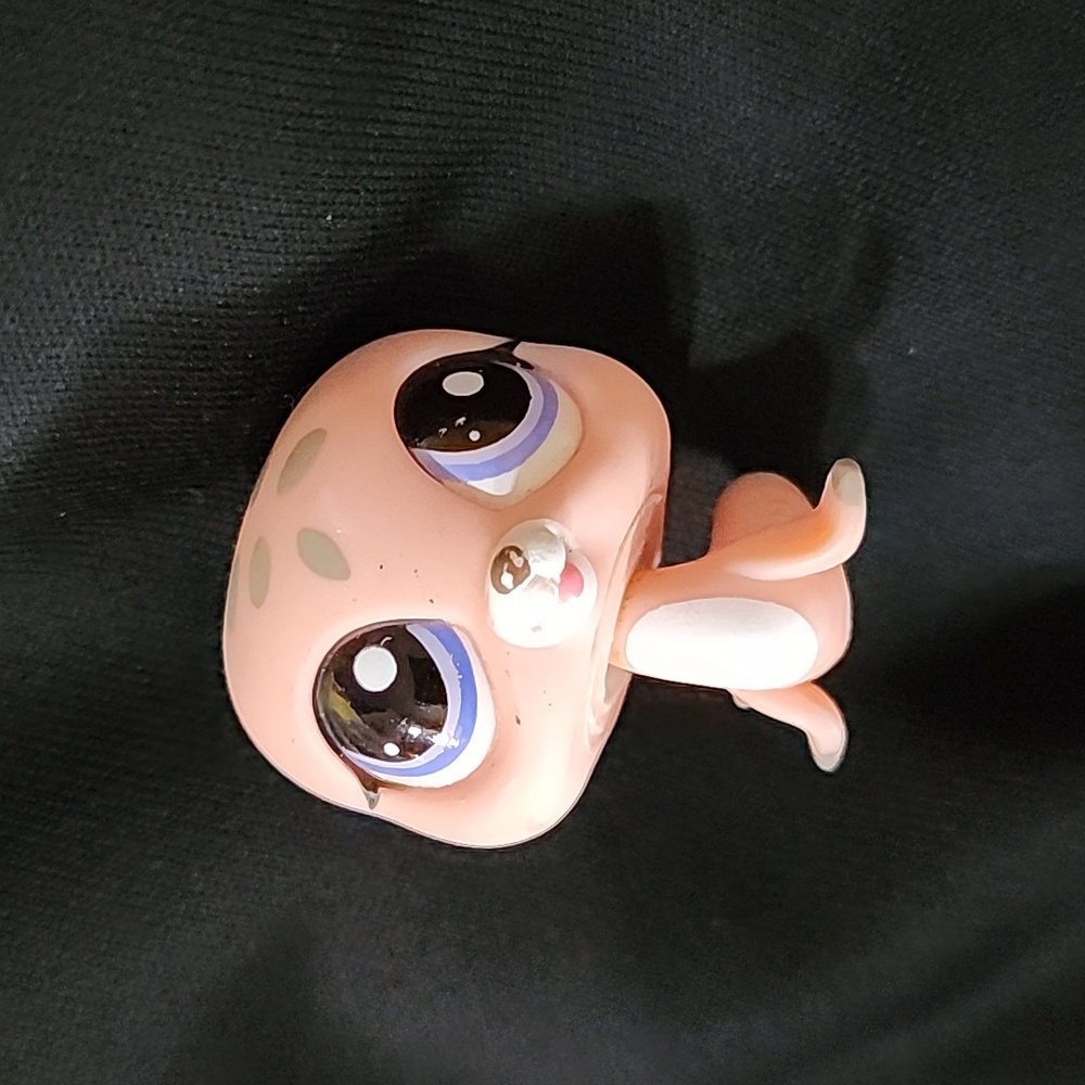 Littlest Pet Shop Authentic # 1526 Pink Gray White Seal Purple Eyes